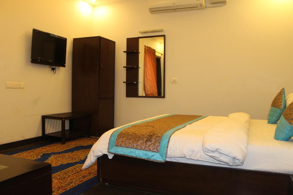 Airport Hotel Jet Inn Suites 뉴델리 객실 사진