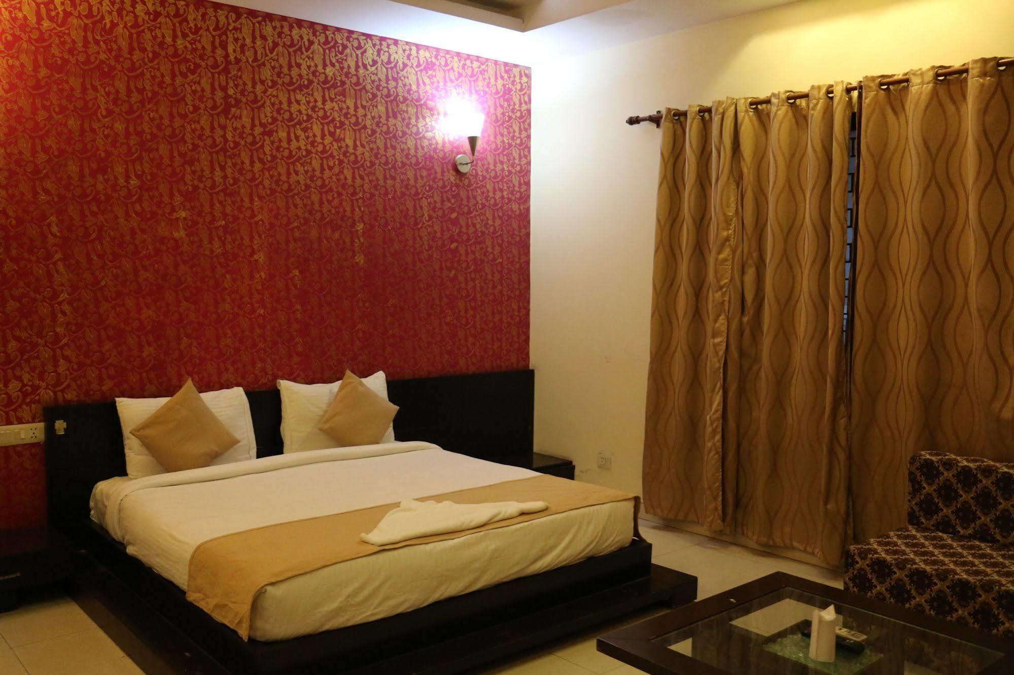 Airport Hotel Jet Inn Suites 뉴델리 외부 사진